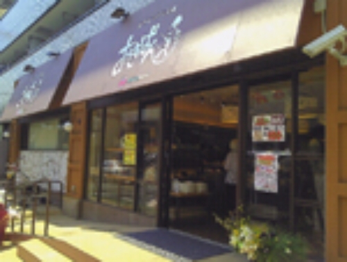 パン工房や居酒屋、焼鳥店などの飲食事業も幅広く展開中!