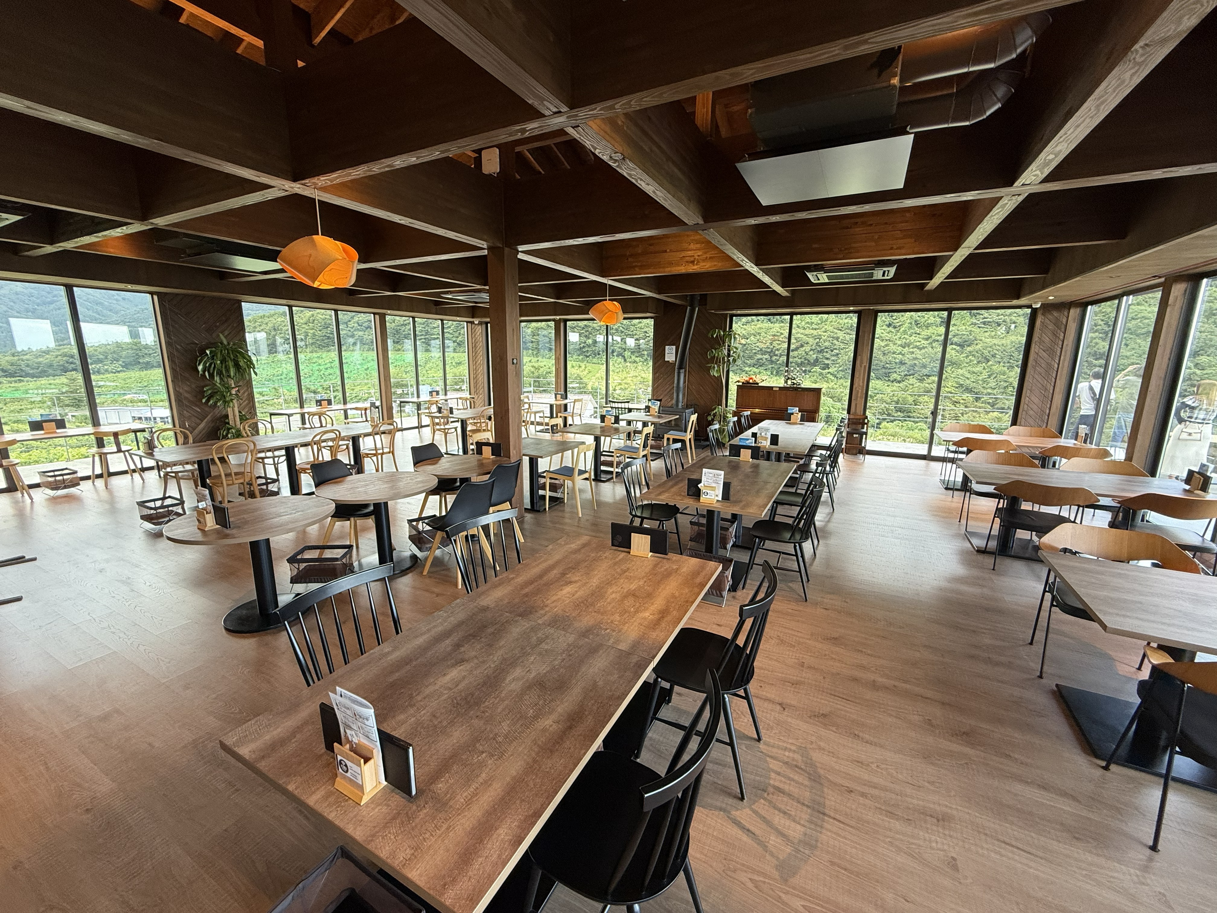 七ツ森の自然とぶどう畑に囲まれたワイナリーレストランで調理スタッフ募集!