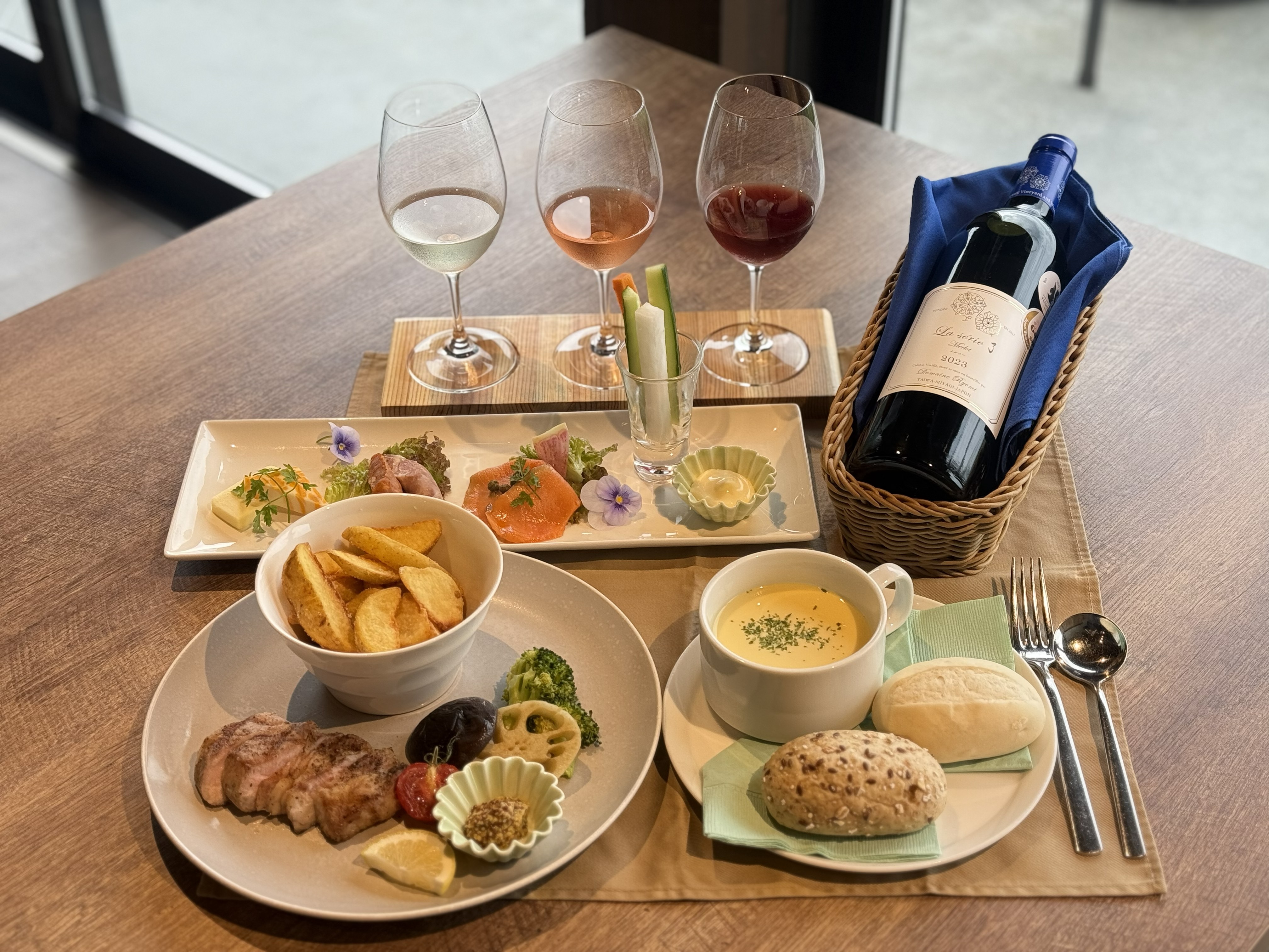 年間休日113日・月9日休・賞与年2回・各種手当あり。安心して長く働ける福利厚生を整えています