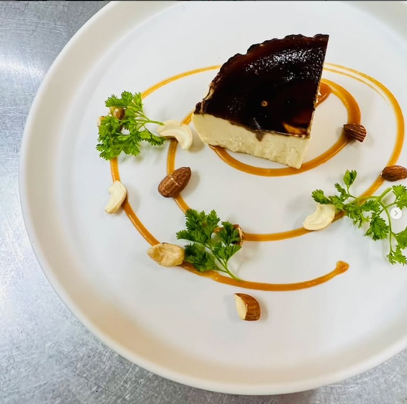 天橋立の観光拠点で“旅の一皿”を支える。老舗企業でパティシエ募集