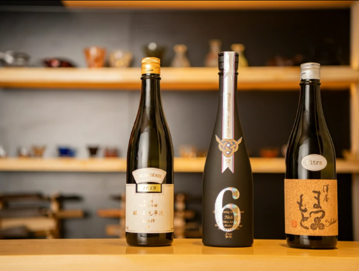 西麻布の路地に佇む、落ち着いた空気の中で食事を楽しめる日本料理店