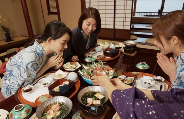 現場での接客だけでなく、スタッフ育成や店舗運営にも少しずつ挑戦可能。