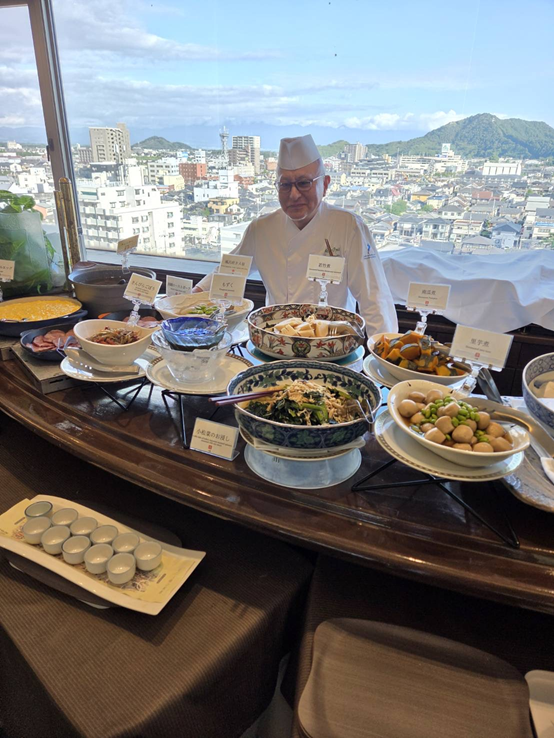 ホテルの朝食調理を担当。ご宿泊のお客様の一日の始まりを、食事で支える仕事です。