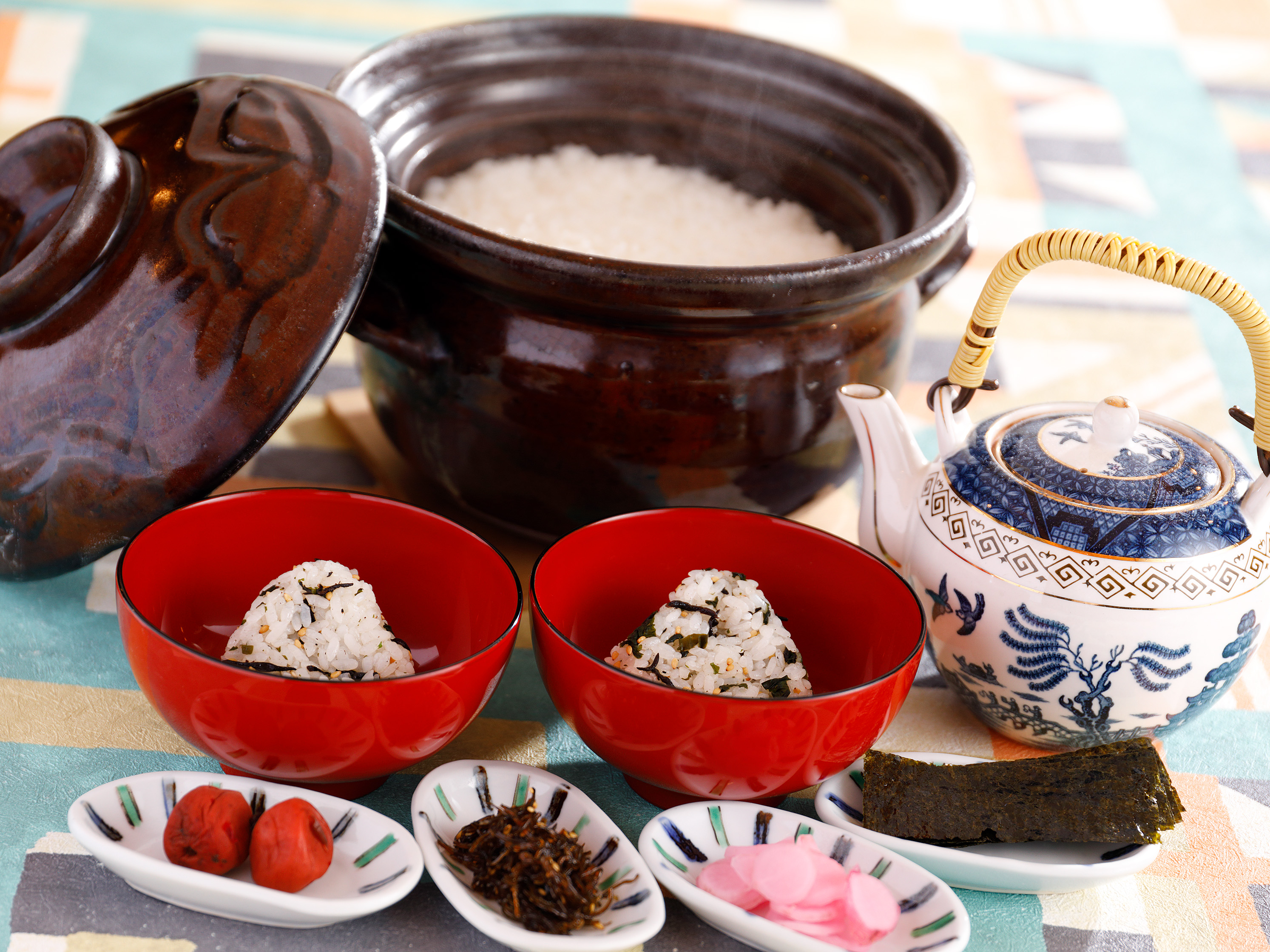 月8~10日休み、年間休日105日。生活面も整えながら、和食調理の経験を活かせます。