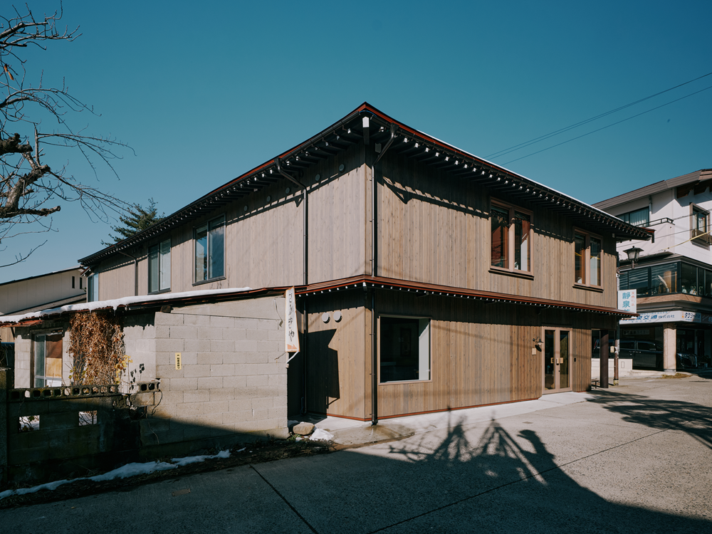 各地の食・宿泊・観光をつなぐ事業を展開中(写真は『mont』※長野県・野沢温泉)