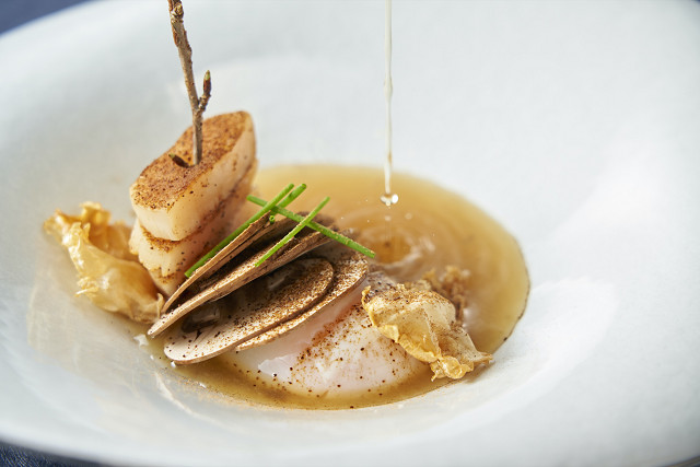 フランス料理の確かな技術に季節感あふれる最良の食材をかけ合わせて